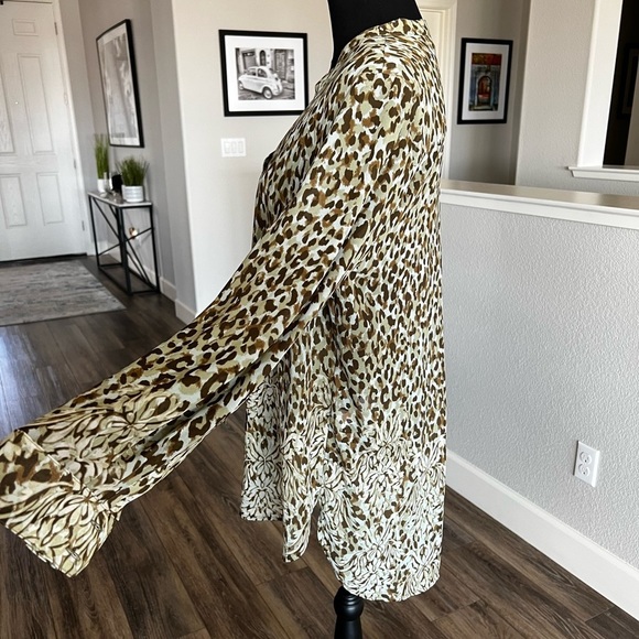 Belle by Kim Gravel Animal Print Blouse Like New - Picture 5 of 8